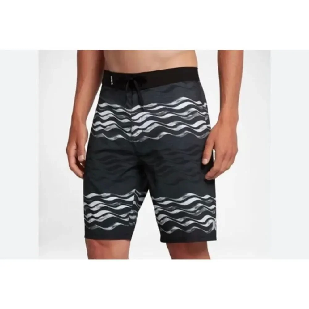 Hurley men’s phantom black and gray swim board shorts wave pattern, 33